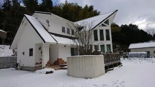 雪でお化粧のモデルハウス